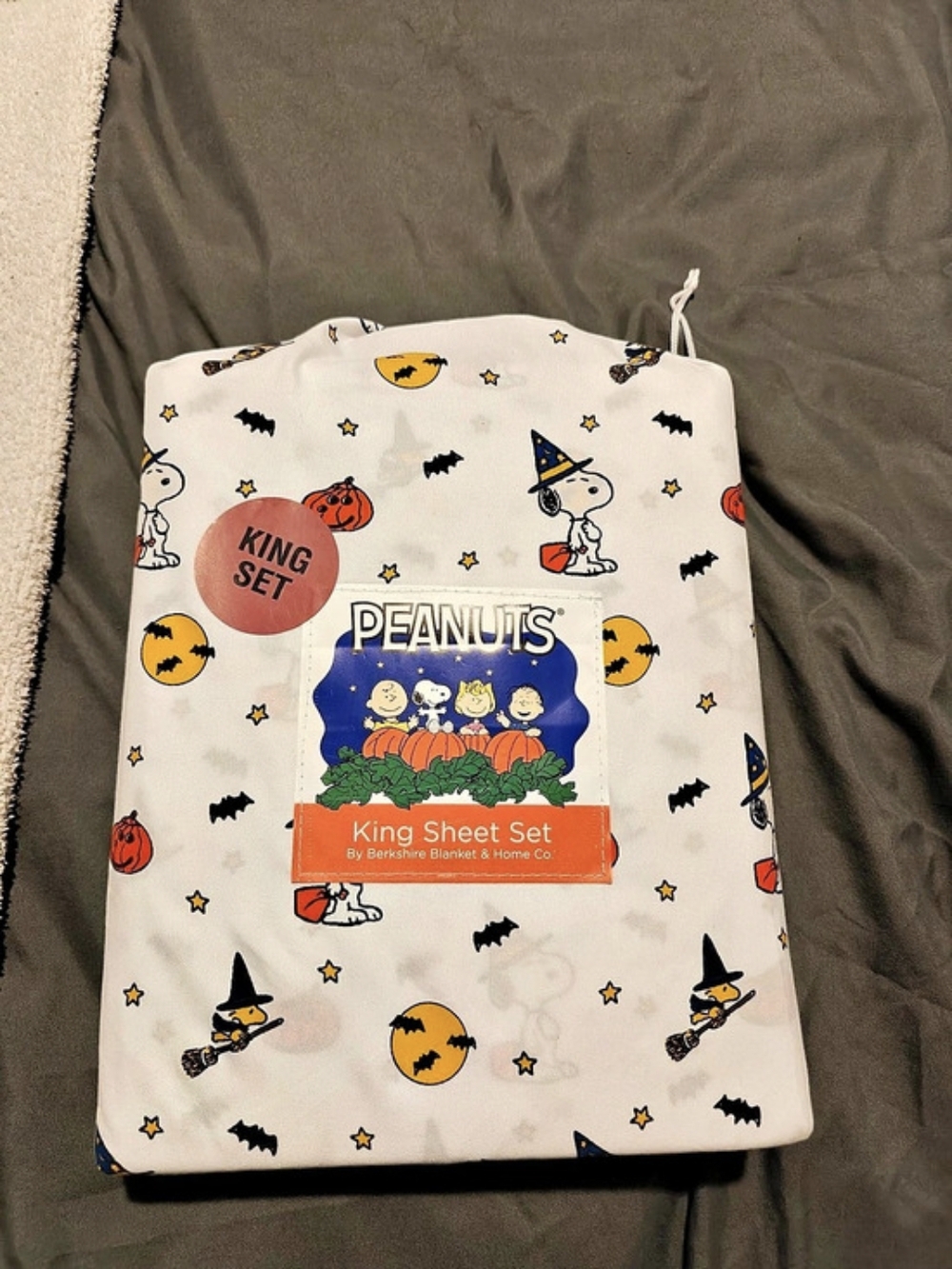 NWT Berkshire Blanket Peanuts King Sheet Set - Halloween